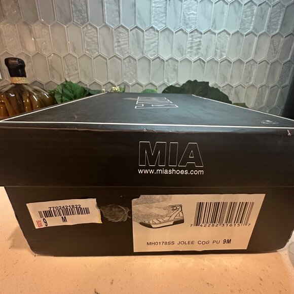 Mia Womens Jolee Cognac PU Sandal Size 9M With Buckle Strap & Box - Picture 4 of 12